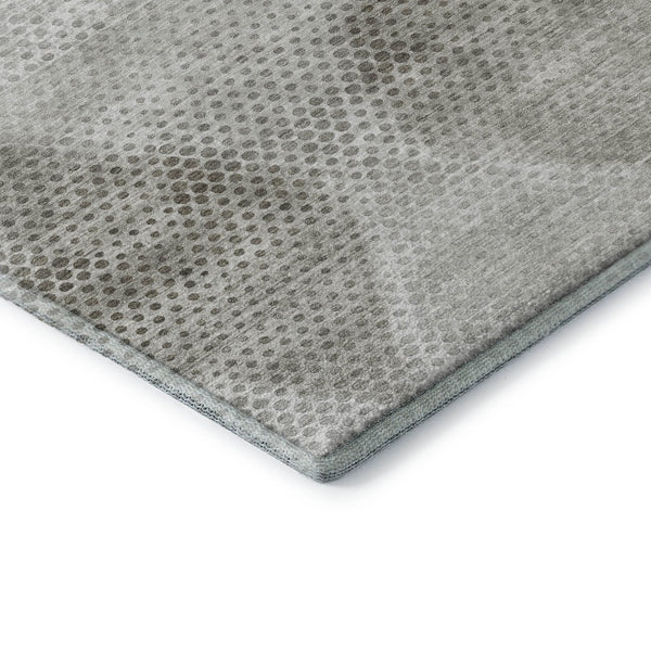 HomeRoots 8' Gray and Ivory Geometric Round Rug – Washable, UV Protected, Durable, Ideal for Busy Homes! 648187