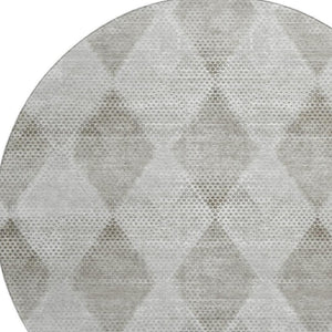 HomeRoots 8' Gray and Ivory Geometric Round Rug – Washable, UV Protected, Durable, Ideal for Busy Homes! 648187