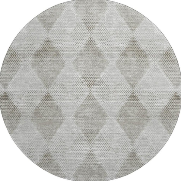 HomeRoots 8' Gray and Ivory Geometric Round Rug – Washable, UV Protected, Durable, Ideal for Busy Homes! 648187