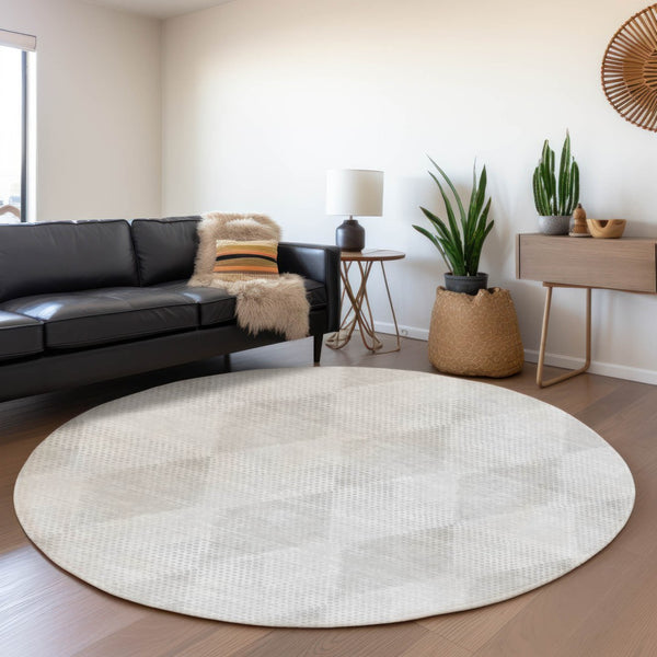 HomeRoots 8' Ivory and Silver Geometric Round Rug - Washable, Stain-Resistant, UV-Protected for Active Homes 648193