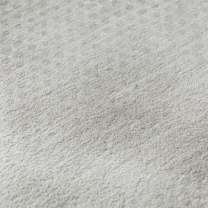 HomeRoots 8' Ivory and Silver Geometric Round Rug - Washable, Stain-Resistant, UV-Protected for Active Homes 648193