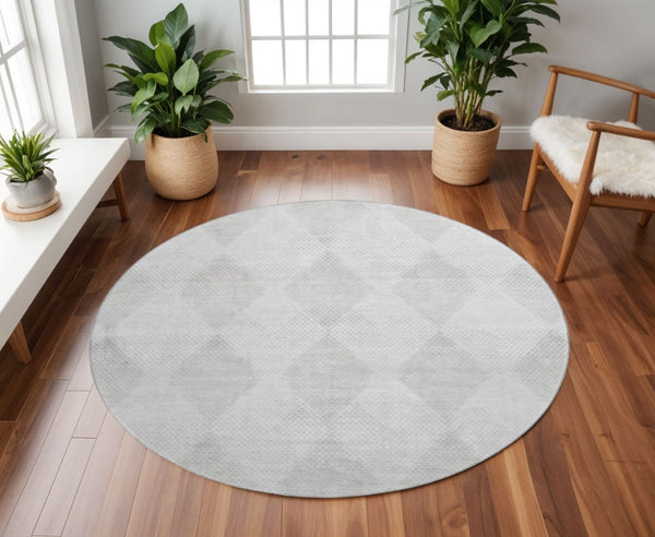 HomeRoots 8' Ivory and Silver Geometric Round Rug - Washable, Stain-Resistant, UV-Protected for Active Homes 648193