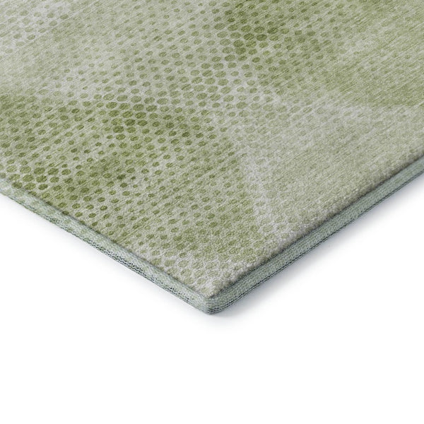 HomeRoots 8' Mint Green & Ivory Geometric Washable Round Rug - Stylish, Durable, UV-Protected for Active Homes 648211