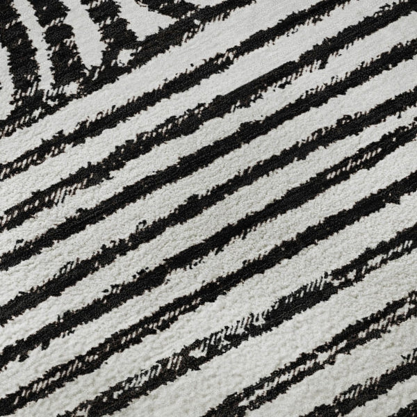 HomeRoots 8' Black And Ivory Geometric Round Rug - Washable, UV-Protected, Modern Design for High-Traffic Areas 648223