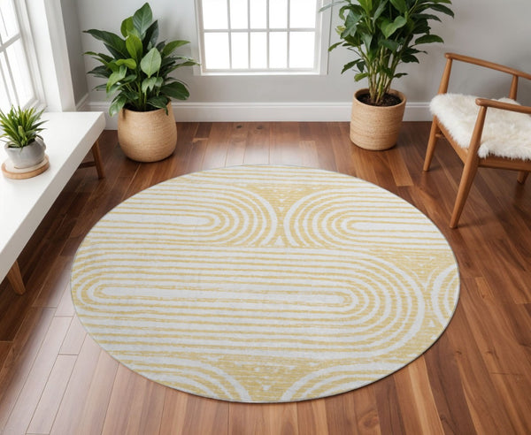 HomeRoots 8' Gold And Ivory Geometric Round Rug - Washable, Stain-Resistant, UV-Protected for Busy Homes 648241