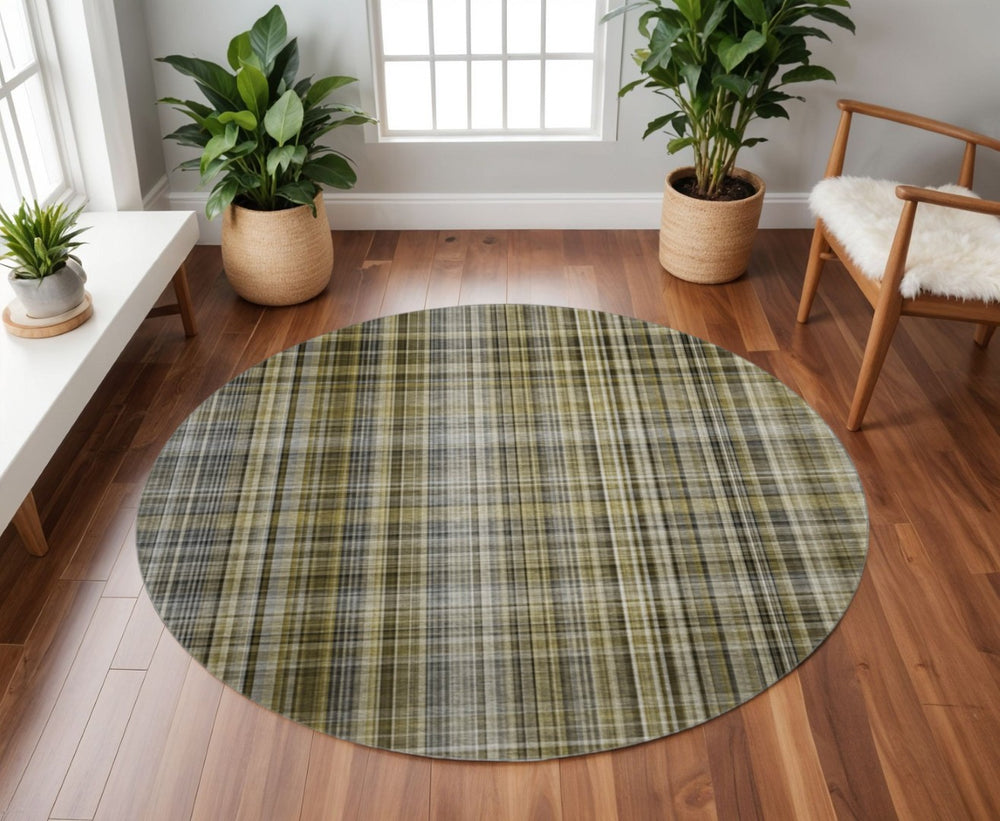 HomeRoots 8' Taupe and Coffee Plaid Washable Round Rug – Stylish, Durable, Stain-Resistant with UV Protection! 648301