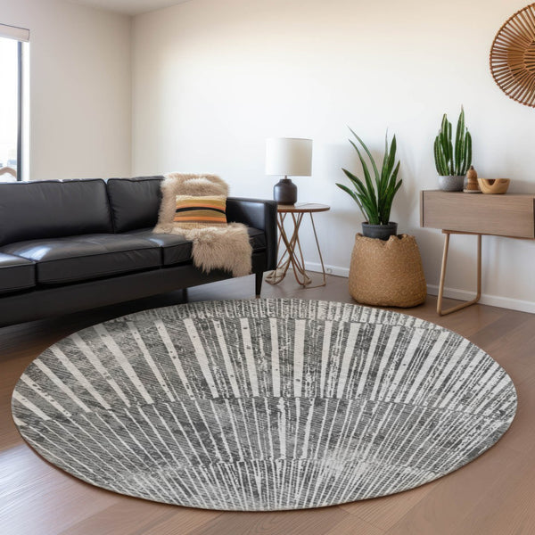 HomeRoots 8' Gray And Ivory Geometric Round Rug - Washable, UV Protected, Perfect for Busy Homes & Modern Decor 648331