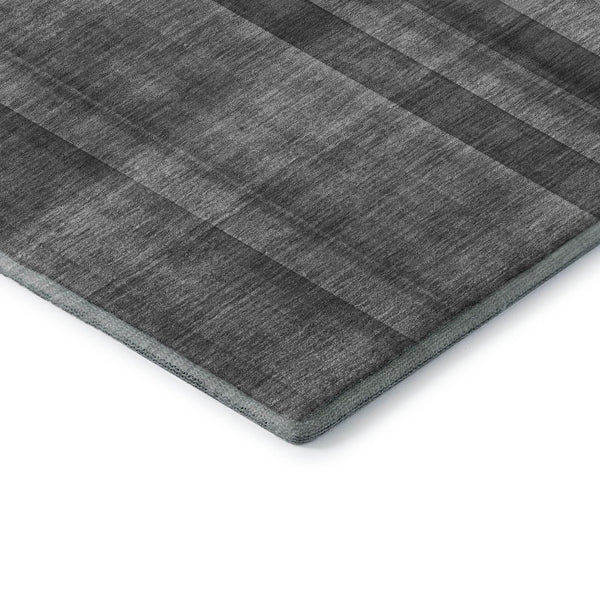 HomeRoots 8' Gray And Ivory Plaid Washable Round Rug - Durable, Stylish & UV Protected for High-Traffic Areas 648499