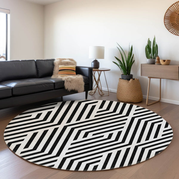 HomeRoots 8' Black And Ivory Geometric Round Rug - Durable, Washable, UV-Protected, Ideal For Modern Spaces 648517
