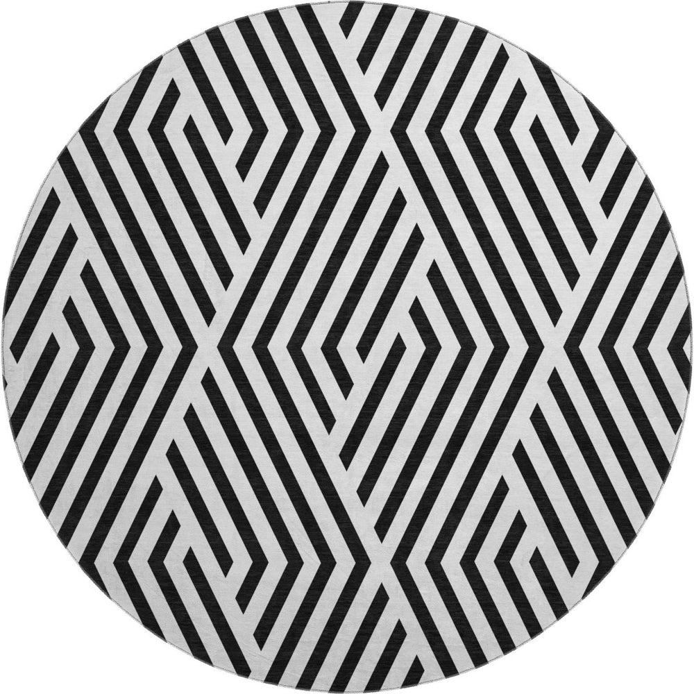 HomeRoots 8' Black And Ivory Geometric Round Rug - Durable, Washable, UV-Protected, Ideal For Modern Spaces 648517