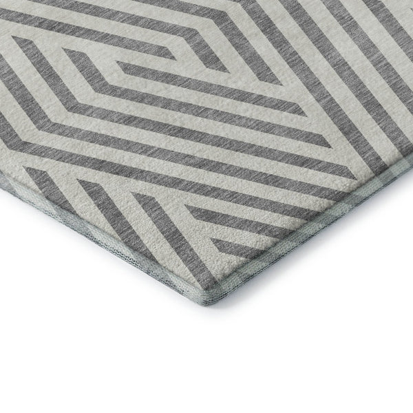 HomeRoots 8' Gray and Ivory Geometric Round Washable Rug with UV Protection - Stylish, Durable & Easy Care! 648541