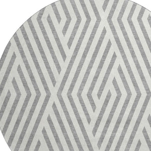 HomeRoots 8' Gray and Ivory Geometric Round Washable Rug with UV Protection - Stylish, Durable & Easy Care! 648541