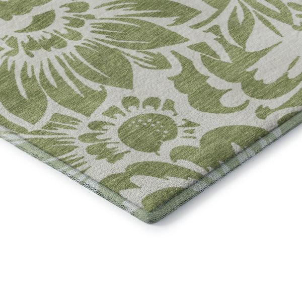 HomeRoots 8' Fern Green Floral Round Rug - Washable, UV-Protected, Durable & Stylish for Family Homes 648613