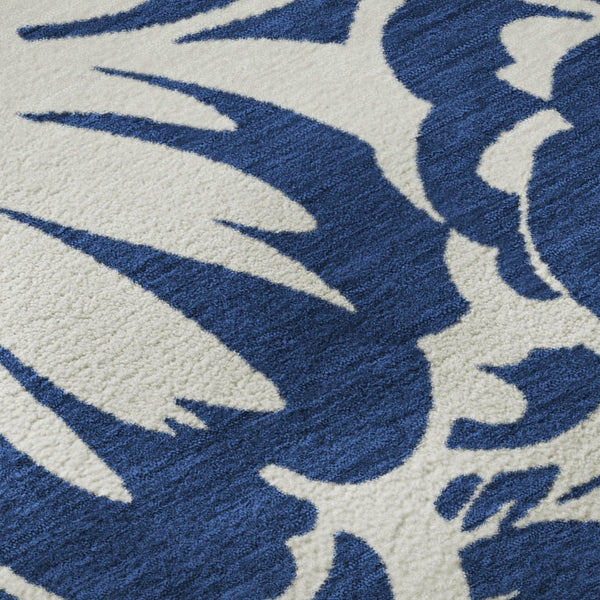 HomeRoots 5' X 8' Navy Blue Floral Area Rug - Washable, Stain Resistant & UV Protected for Busy Homes 648666