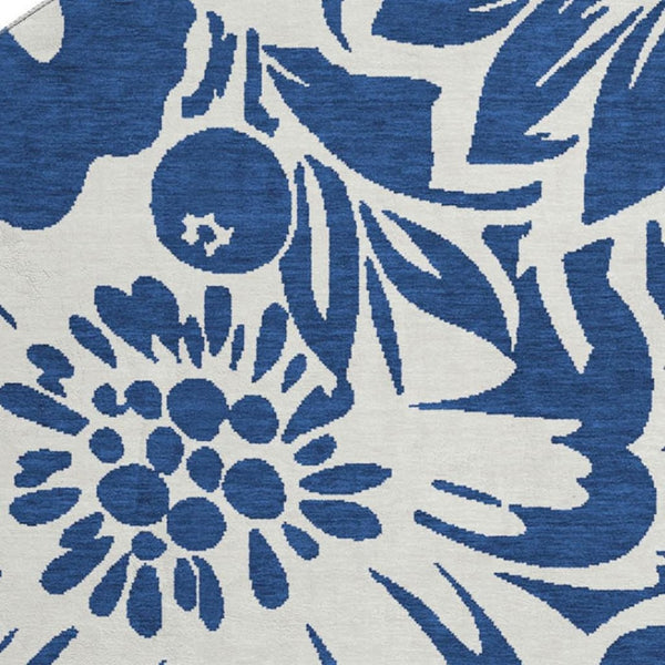 HomeRoots 8' Navy Blue Floral Round Rug - Washable, UV-Protected, and Stain-Resistant for Stylish Spaces 648667