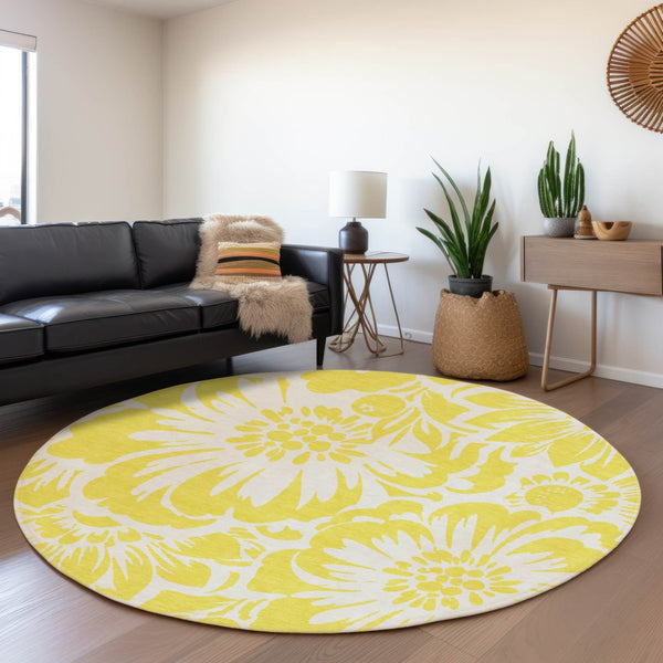 HomeRoots 8' Yellow and Ivory Floral Round Rug - Washable, UV Protected, and Perfect for High-Traffic Areas! 648715