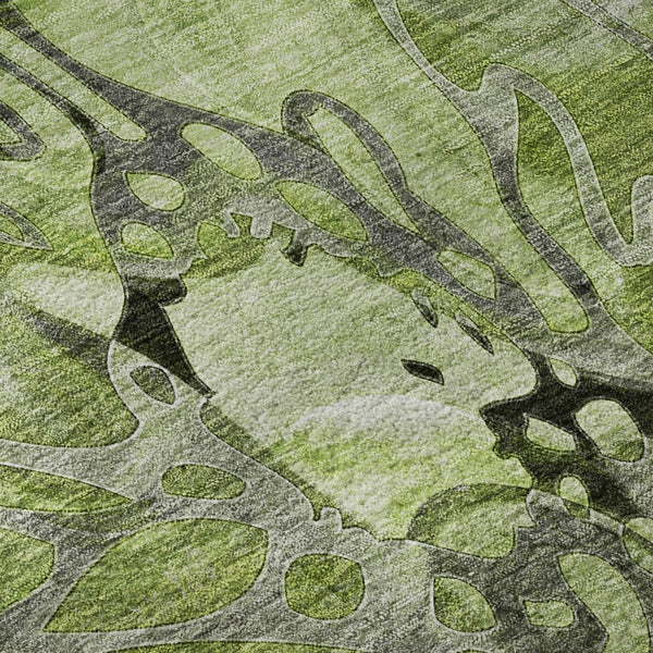 HomeRoots 8' Round Floral Rug in Fern Green & Gray - Washable, UV Protected, Ideal for Family Homes & Decor 648979