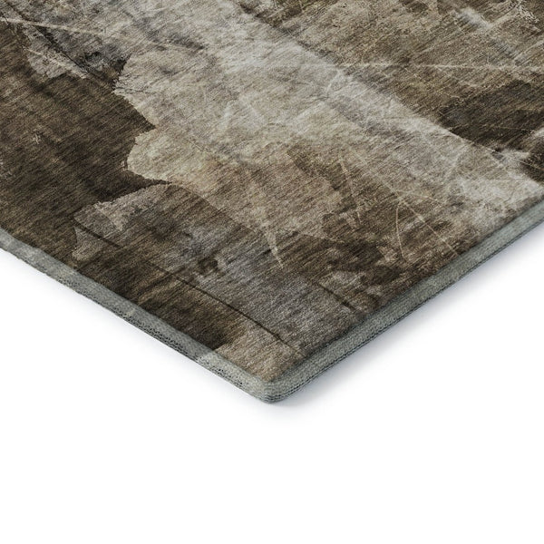 HomeRoots 8' Taupe and Ivory Floral Round Rug - Washable, UV-Protected, Stain-Resistant for Stylish Living Spaces 649087