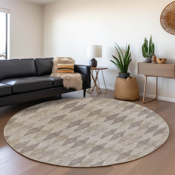 HomeRoots 8' Beige and Gray Geometric Washable Round Rug - UV Protected, Soft, Modern Design for Any Space 649345