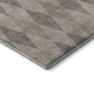 HomeRoots 8' Beige and Gray Geometric Washable Round Rug - UV Protected, Soft, Modern Design for Any Space 649345