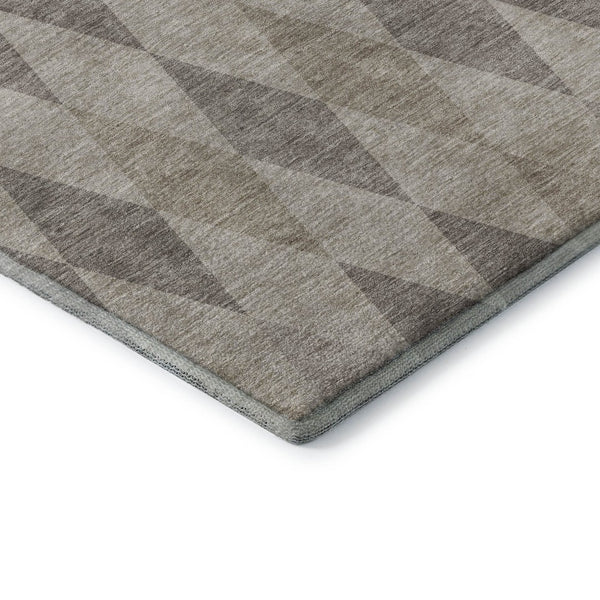 HomeRoots 8' Beige and Gray Geometric Washable Round Rug - UV Protected, Soft, Modern Design for Any Space 649345