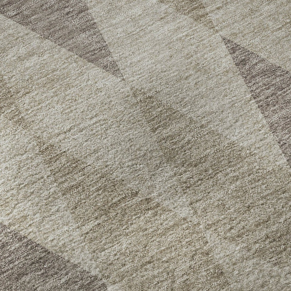 HomeRoots 8' Beige and Gray Geometric Washable Round Rug - UV Protected, Soft, Modern Design for Any Space 649345