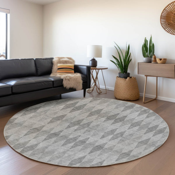HomeRoots 8' Gray And Ivory Geometric Washable Round Rug with UV Protection - Stylish, Durable, Easy Care! 649363