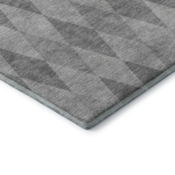 HomeRoots 8' Gray And Ivory Geometric Washable Round Rug with UV Protection - Stylish, Durable, Easy Care! 649363