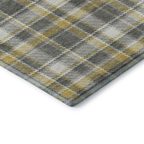 HomeRoots 8' Gray Gold and Ivory Plaid Washable Round Rug - Durable, Stain-Resistant, UV Protected Comfort! 649435