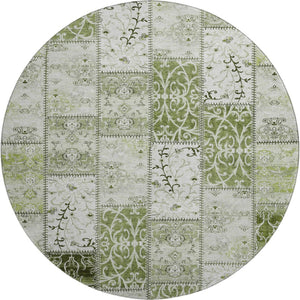 HomeRoots 8' Green And Ivory Patchwork Round Rug - Washable, UV-Protected, Stain-Resistant, Durable Design 649573