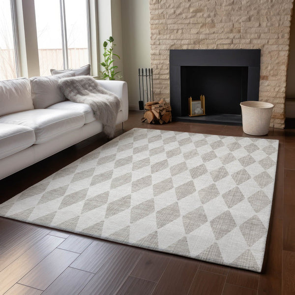 HomeRoots 5' X 8' Beige and Ivory Diamond Area Rug - Stain-Resistant, UV Protected, Pet-Friendly Design! 650016