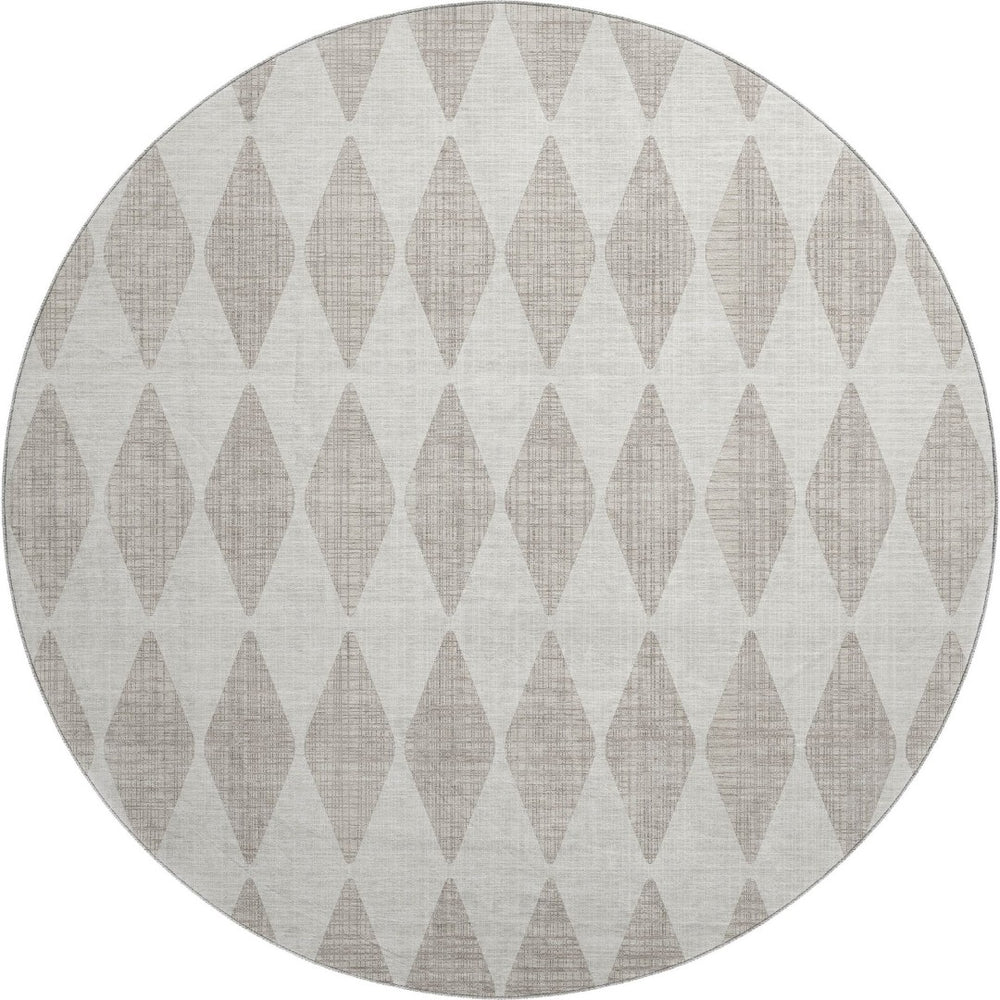 HomeRoots 8' Beige and Ivory Diamond Washable Round Rug - Stain-Resistant, UV-Protected, Stylish Comfort 650017