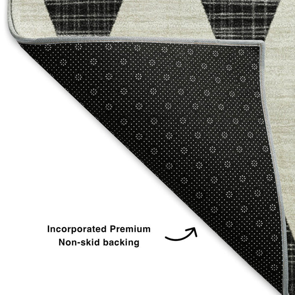HomeRoots 5' X 8' Stylish Black and Ivory Diamond Area Rug – Washable, Durable, UV-Protected & Pet Friendly! 650022