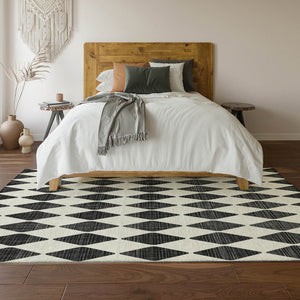 HomeRoots 5' X 8' Stylish Black and Ivory Diamond Area Rug – Washable, Durable, UV-Protected & Pet Friendly! 650022