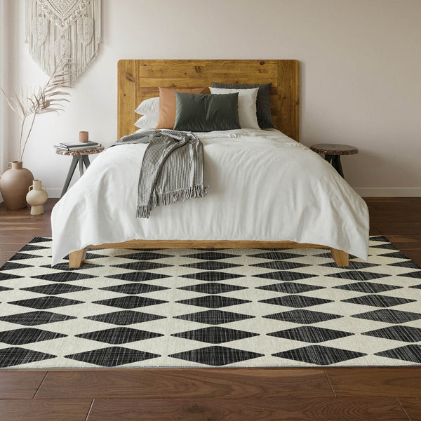HomeRoots 5' X 8' Stylish Black and Ivory Diamond Area Rug – Washable, Durable, UV-Protected & Pet Friendly! 650022