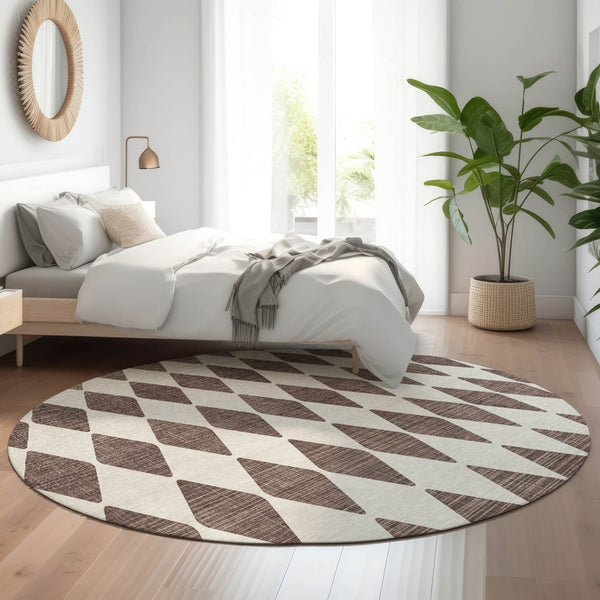 HomeRoots 8' Brown And Ivory Diamond Round Rug - Washable, Stain Resistant, UV Protected, Perfect for Kids & Pets 650035