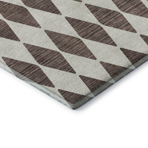 HomeRoots 8' Brown And Ivory Diamond Round Rug - Washable, Stain Resistant, UV Protected, Perfect for Kids & Pets 650035