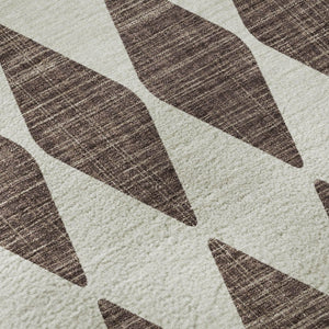 HomeRoots 8' Brown And Ivory Diamond Round Rug - Washable, Stain Resistant, UV Protected, Perfect for Kids & Pets 650035