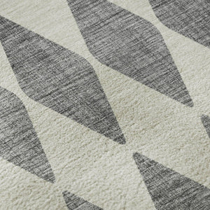 HomeRoots 8' Gray and Ivory Diamond Washable Round Rug - UV Protected, Durable, Stylish, and Easy-Care Design 650059
