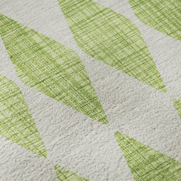 HomeRoots 8' Lime Green & Ivory Diamond Round Rug - Washable, UV-Protected, Stain-Resistant for Busy Homes 650065
