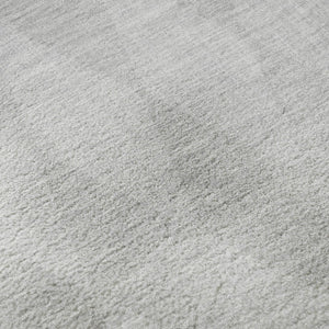 HomeRoots 8' Pewter and Ivory Diamond Washable Round Rug – UV-Protected, Stain-Resistant, Ideal for High-Traffic Areas 650101