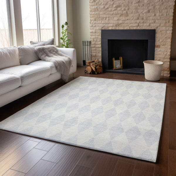 HomeRoots 5' X 8' Silver and Ivory Diamond Area Rug - Washable, UV Protected, Stylish & Durable for Any Room 650118