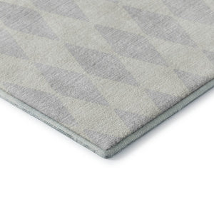 HomeRoots 8' Silver And Ivory Diamond Round Rug - Washable, UV Protected, Stain Resistant for High-Traffic Areas 650119