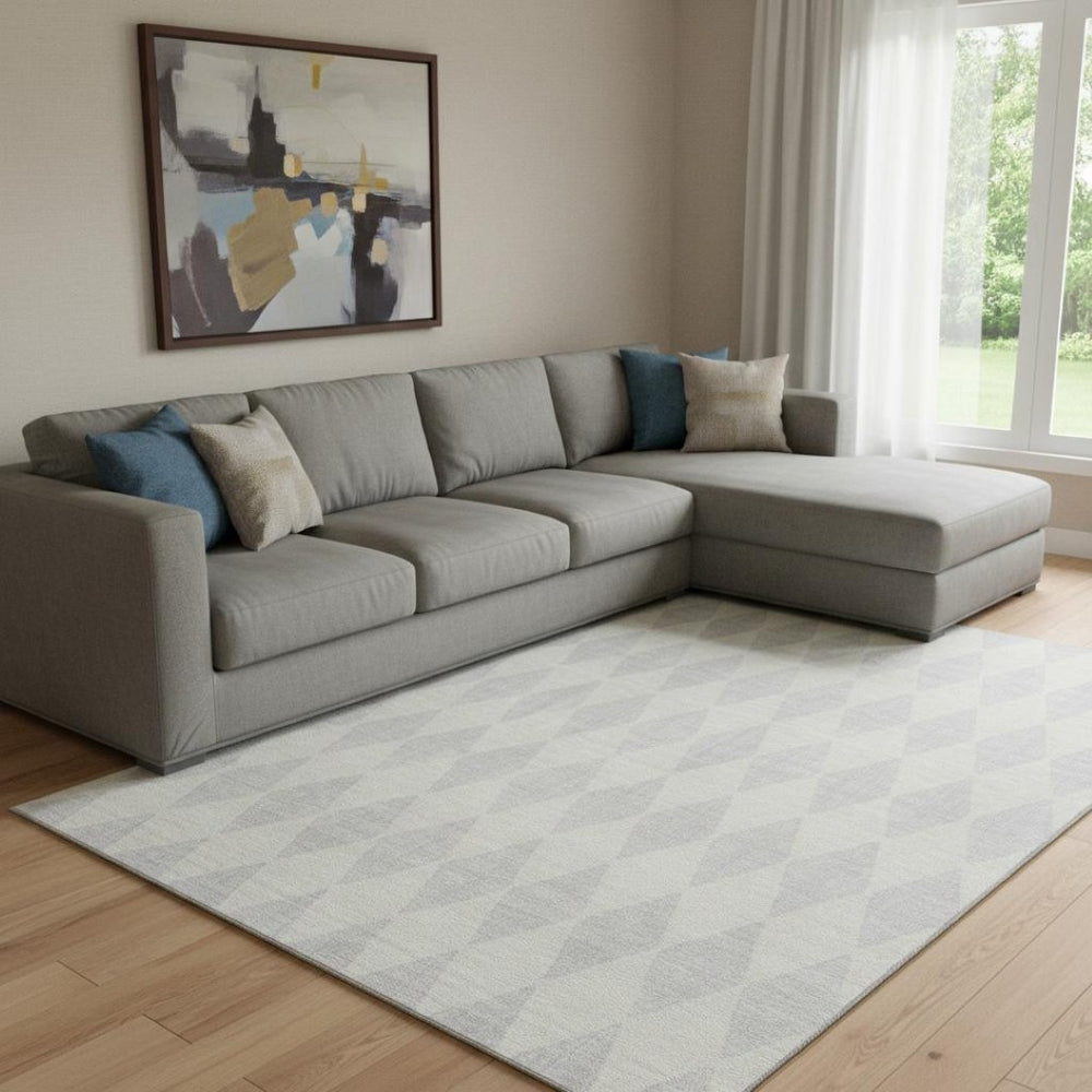 HomeRoots 8' X 10' Stylish Silver & Ivory Diamond Area Rug - Washable, UV Protected, Ideal for Homes with Pets! 650120