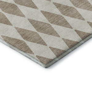 HomeRoots 8' Taupe and Ivory Diamond Round Rug – Washable, UV-Protected, Perfect for High-Traffic Areas! 650131
