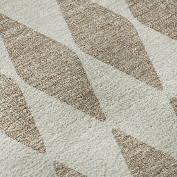 HomeRoots 8' Taupe and Ivory Diamond Round Rug – Washable, UV-Protected, Perfect for High-Traffic Areas! 650131