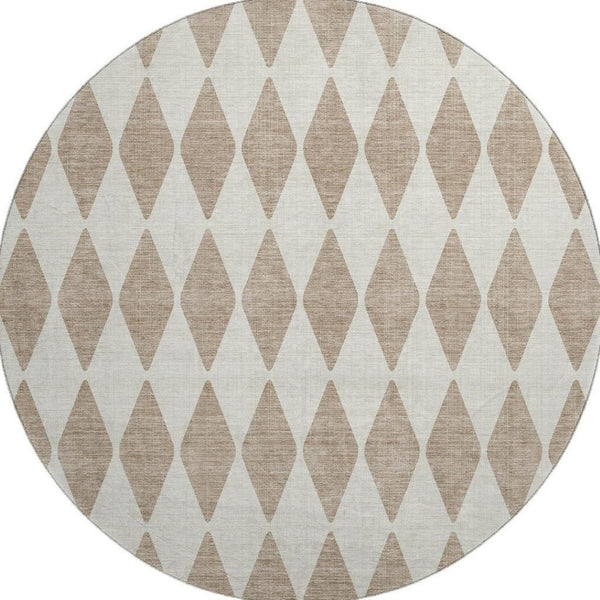HomeRoots 8' Taupe and Ivory Diamond Round Rug – Washable, UV-Protected, Perfect for High-Traffic Areas! 650131
