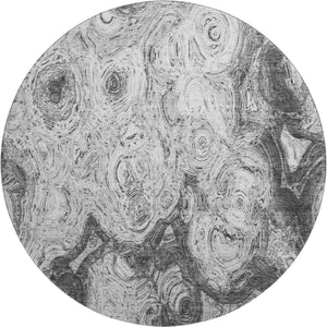 HomeRoots 8' Gray and Silver Abstract Round Area Rug - Washable, UV Protected, Stain Resistant for High Traffic Spaces 650161