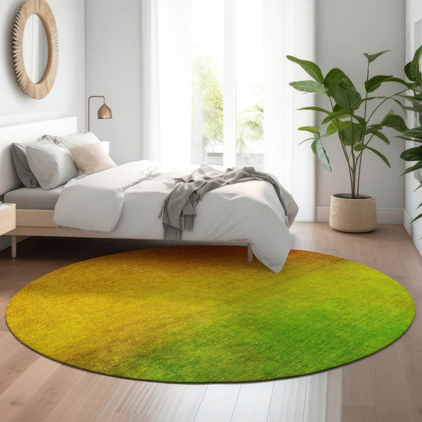 HomeRoots 8' Terra Cotta & Green Ombre Round Rug - Washable, UV-Protected, Modern Design for Active Homes! 650287