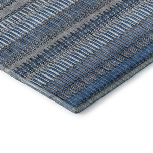 HomeRoots 8' Blue And Ivory Striped Round Rug - Washable, UV Protected, Stain Resistant for Homes with Kids & Pets 650461